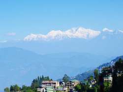 <h3>View of Kanchenjunga Massif from Darjeeling town.</h3>
